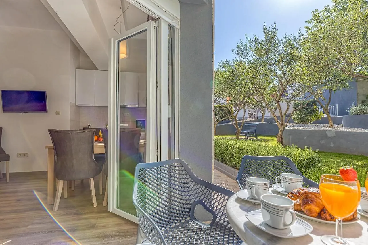 Apartment Island Resort Mihaela - Happy Rentals Trogir