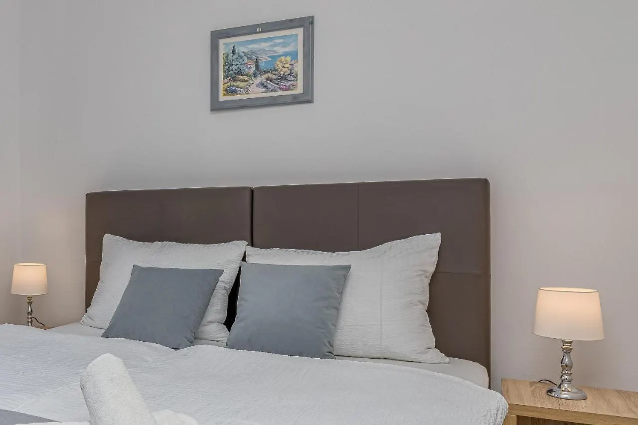 Island Resort Mihaela - Happy Rentals Trogir