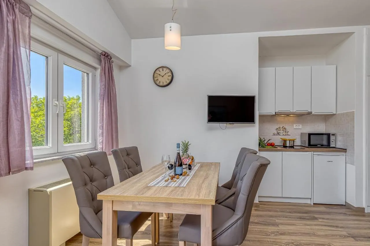 Island Resort Mihaela - Happy Rentals Trogir Apartment