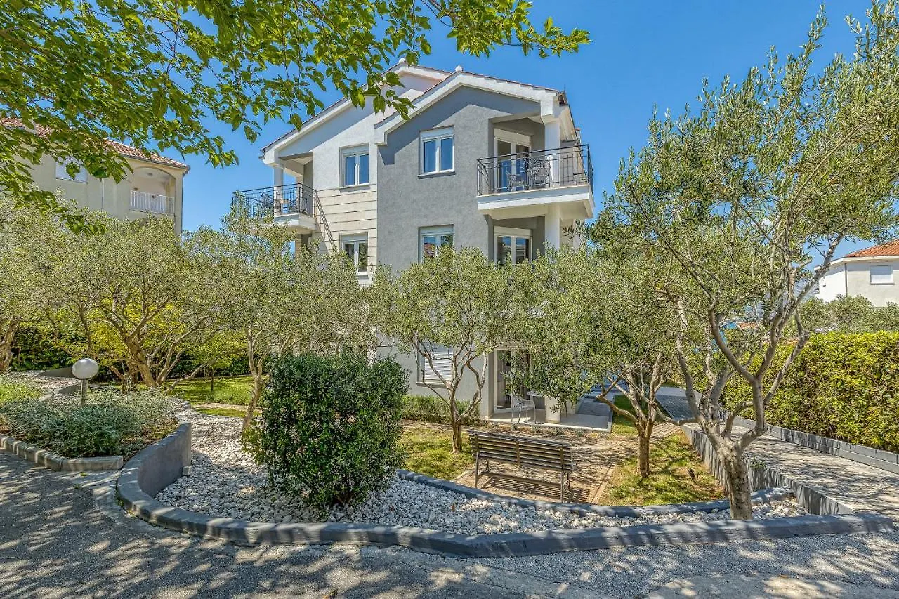 Apartment Island Resort Mihaela - Happy Rentals Trogir