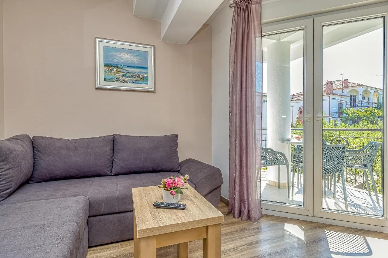 Apartment Island Resort Mihaela - Happy Rentals Trogir