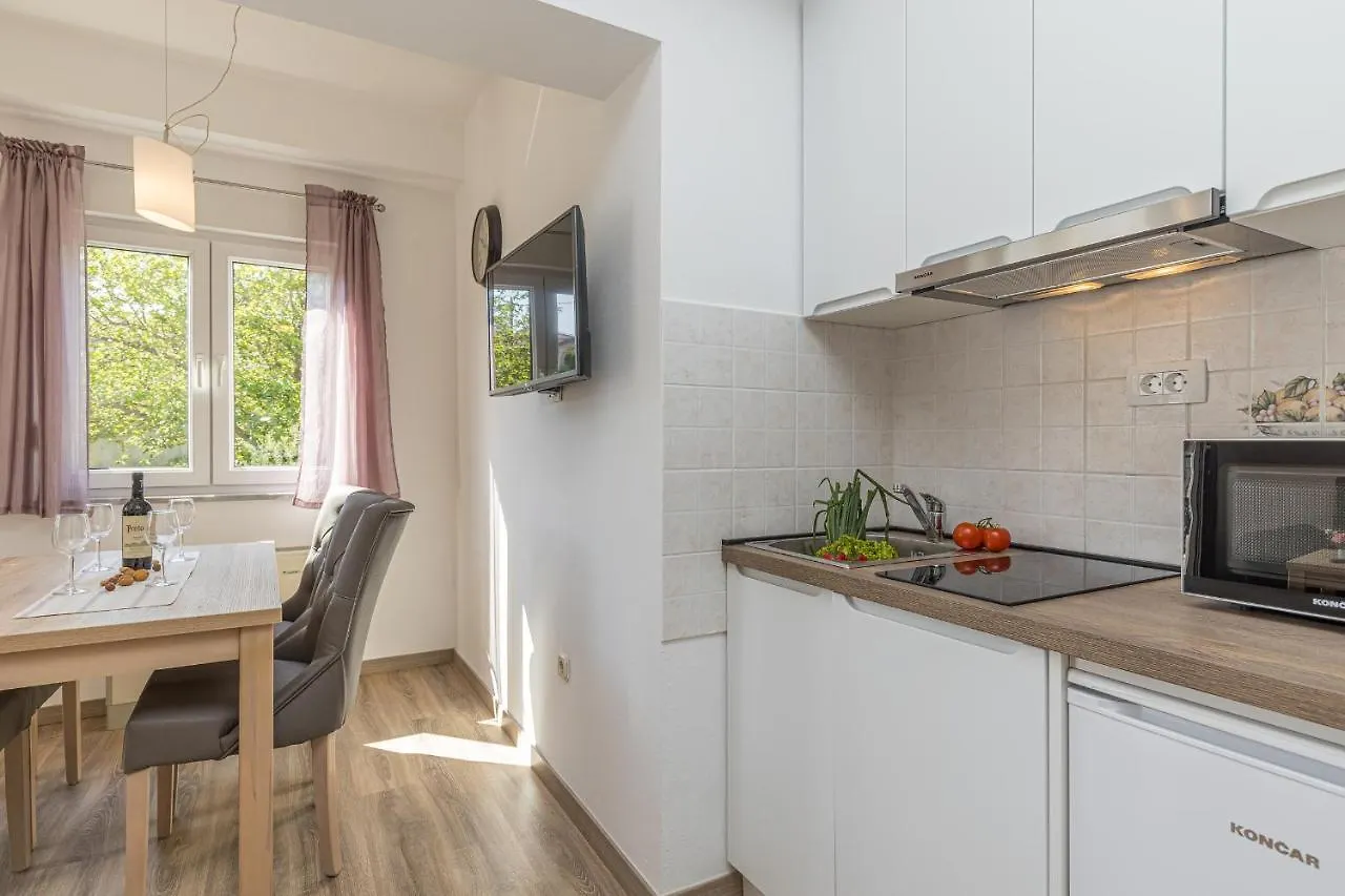 Island Resort Mihaela - Happy Rentals Trogir Apartment