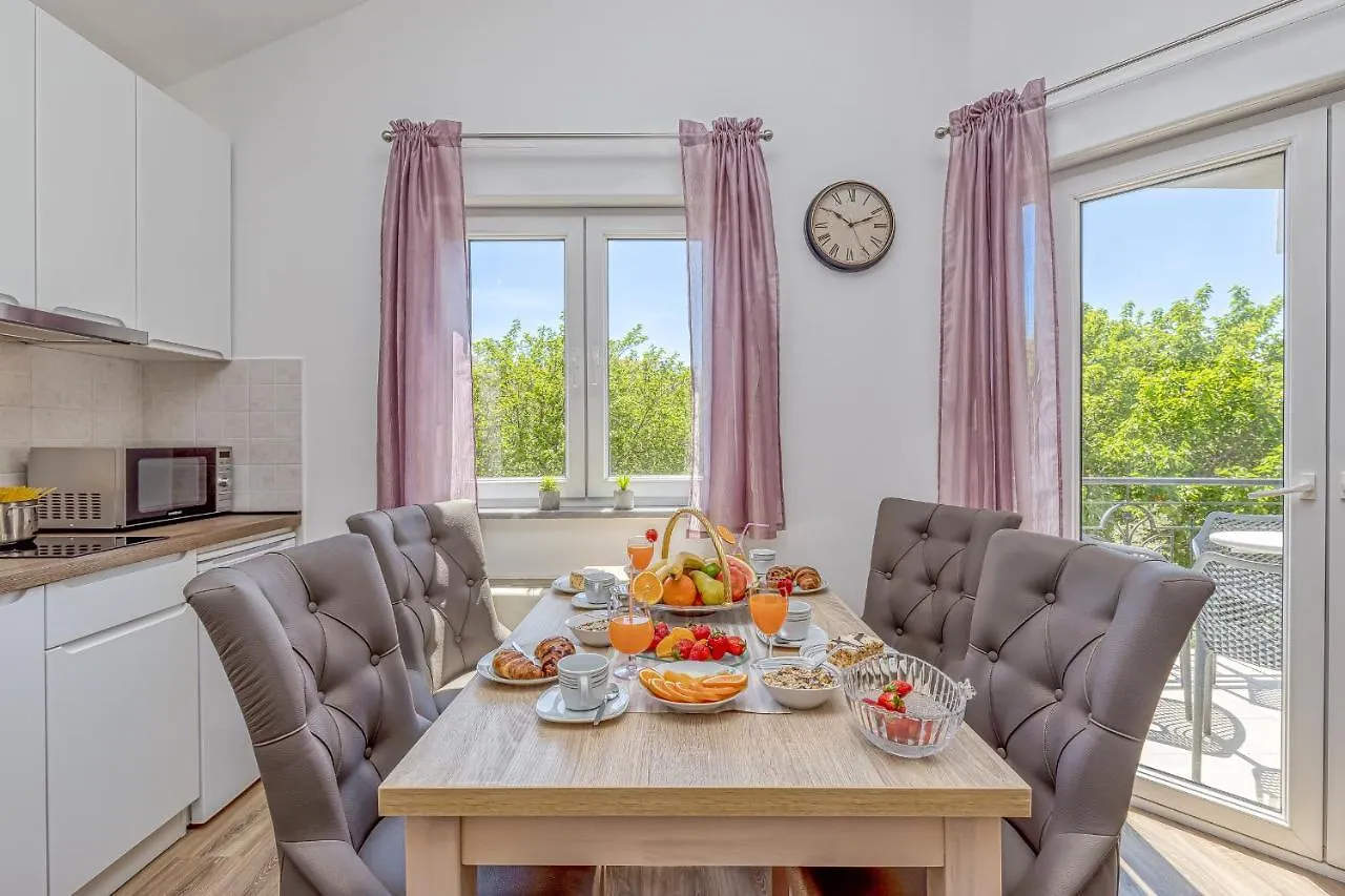 Apartment Island Resort Mihaela - Happy Rentals Trogir