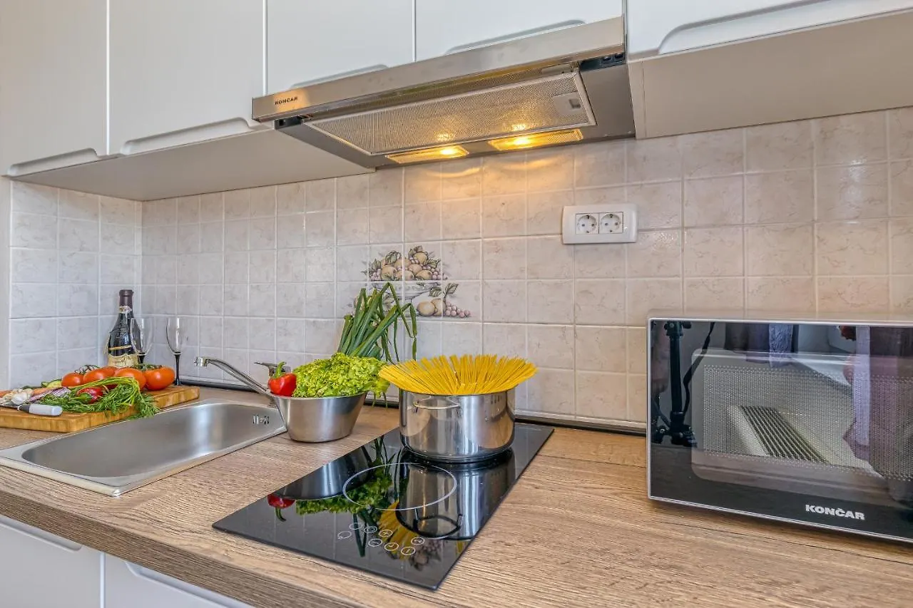Island Resort Mihaela - Happy Rentals Trogir Apartment