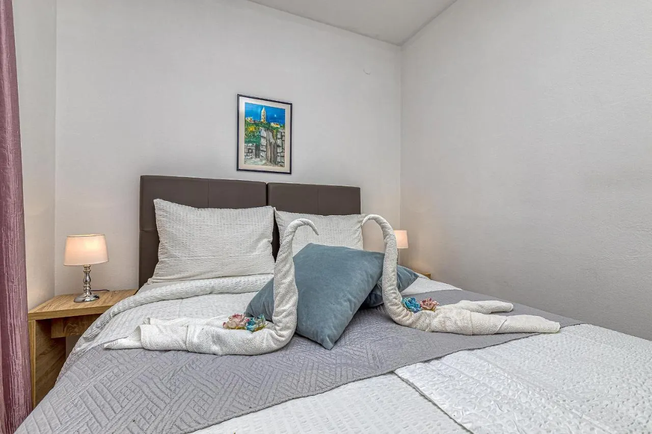 Island Resort Mihaela - Happy Rentals Trogir Apartment