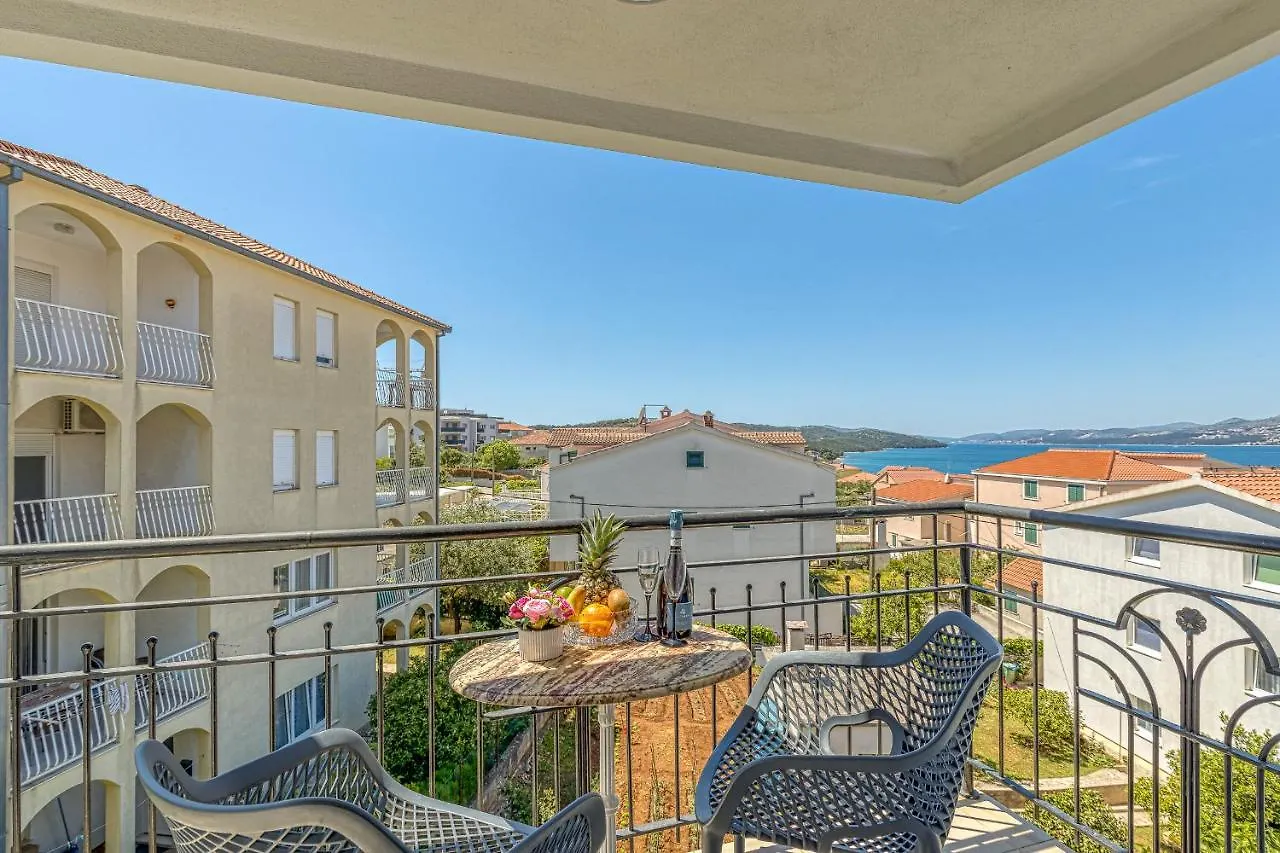 Apartment Island Resort Mihaela - Happy Rentals Trogir
